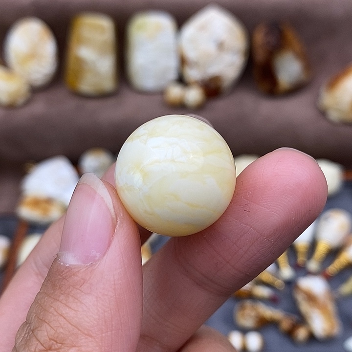 琥珀裸石未镶嵌是****?20虎皮圆珠u51