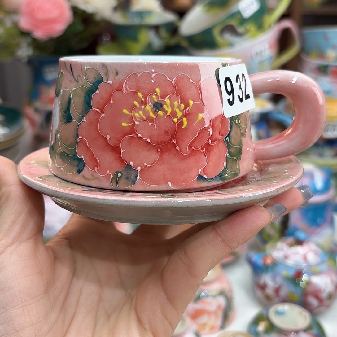 瓷片在干嘛我也在洗头发睡觉啊明天