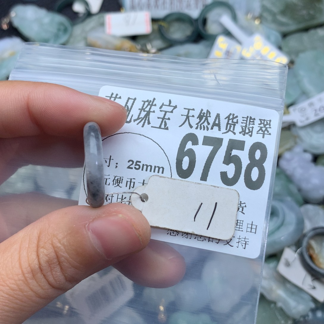 翡翠颈饰未镶嵌6758。