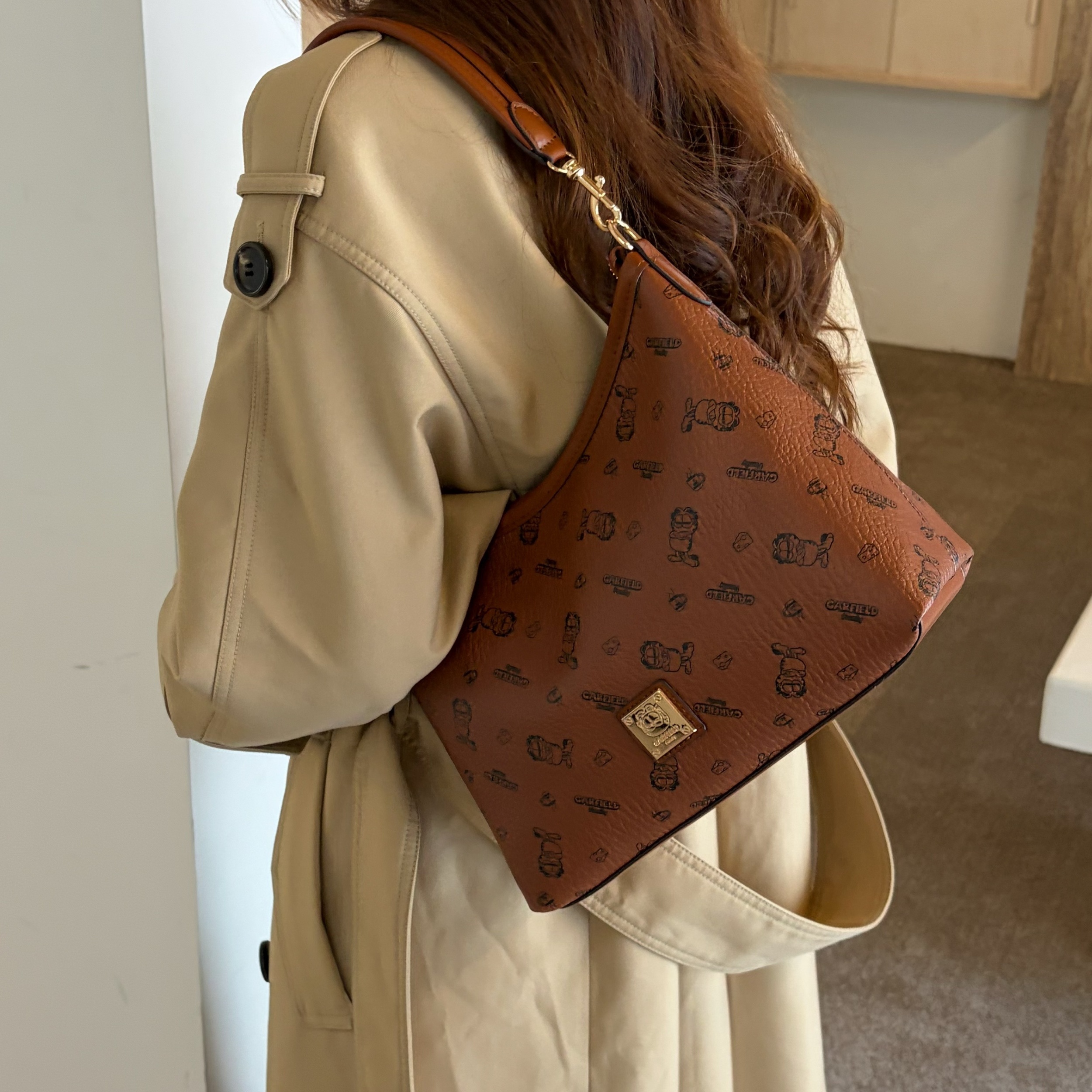 加菲猫家族包包女2025新款高级感轻奢单肩斜挎包通勤大容量托特包