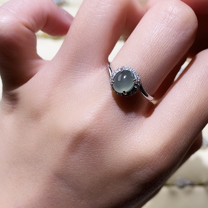 翡翠未镶嵌颈饰戒指