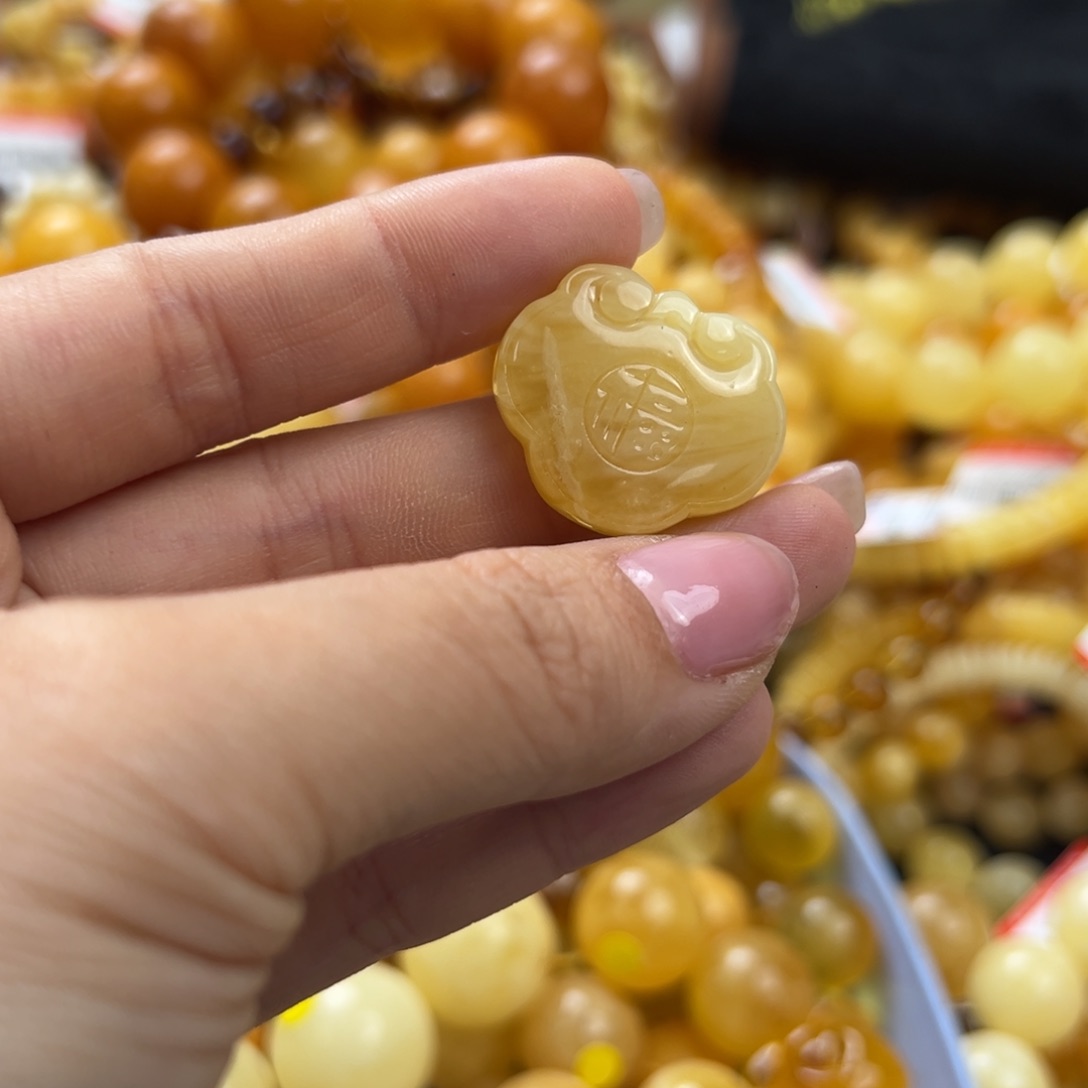 未镶嵌琥珀珠宝奇石