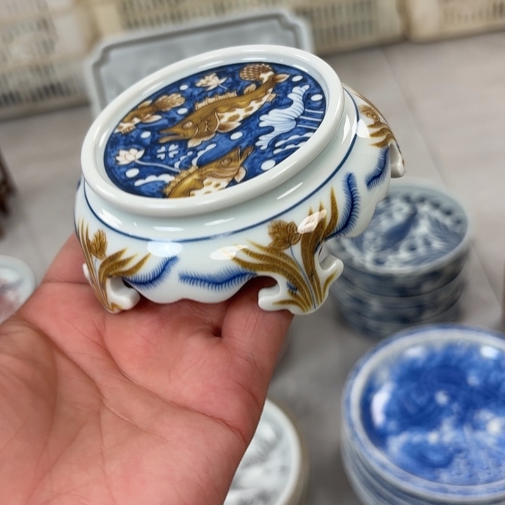 瓷片釉里金鱼藻板凳盖至