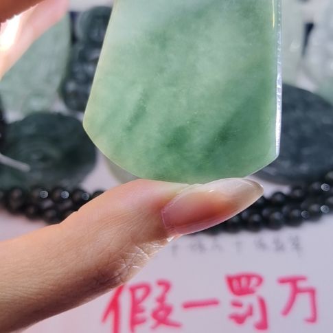 翡翠颈饰未镶嵌天然的A货翡翠