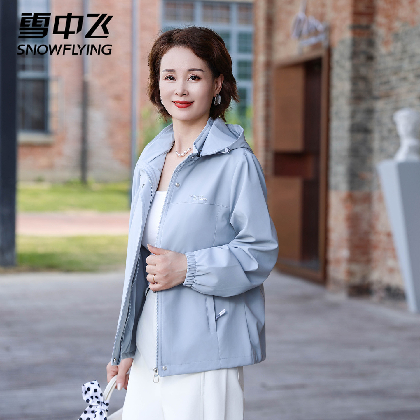雪中飞中年妈妈秋装外套连帽2025新款春秋款女士风衣洋气上衣女