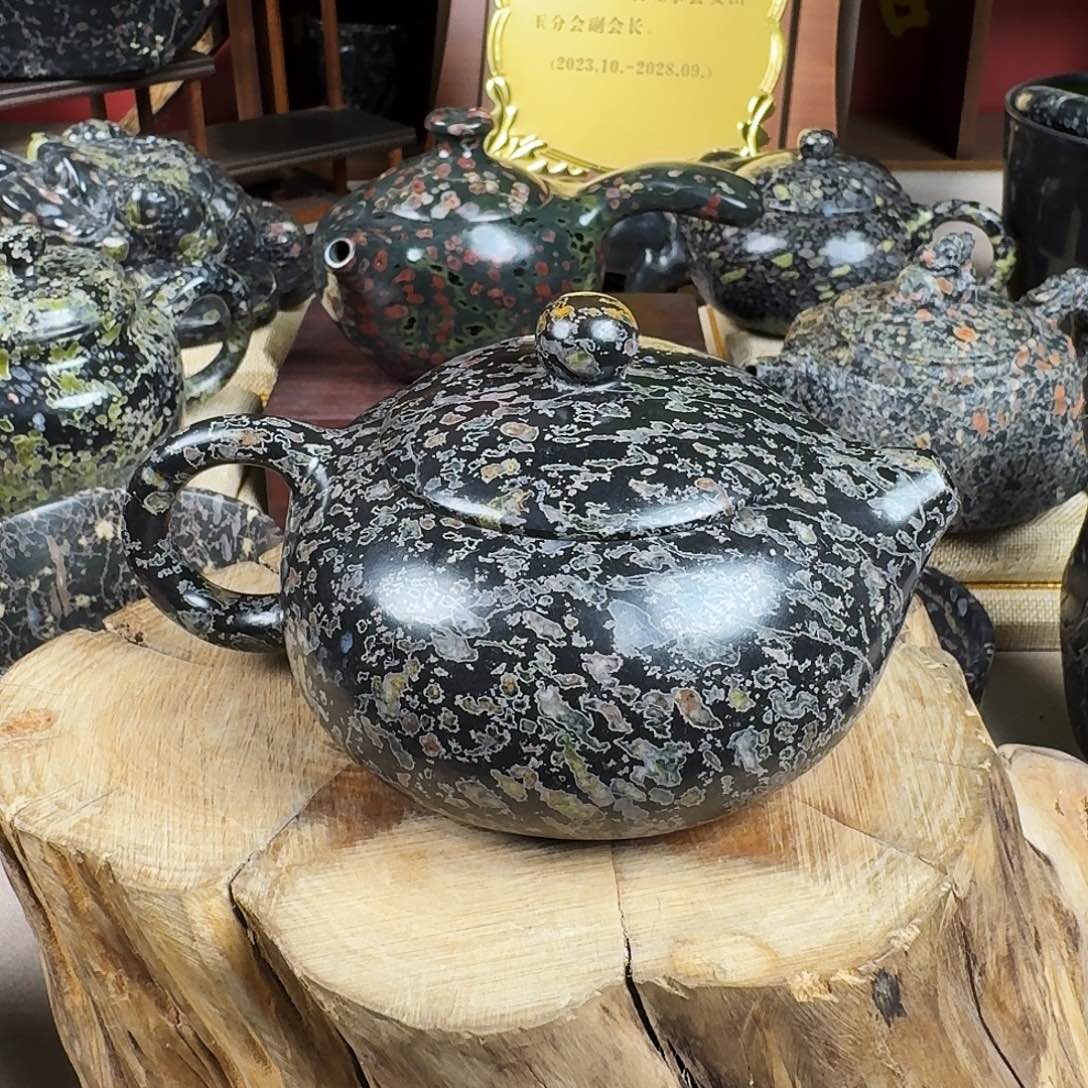 齐***阁梅花玉精品茶周边