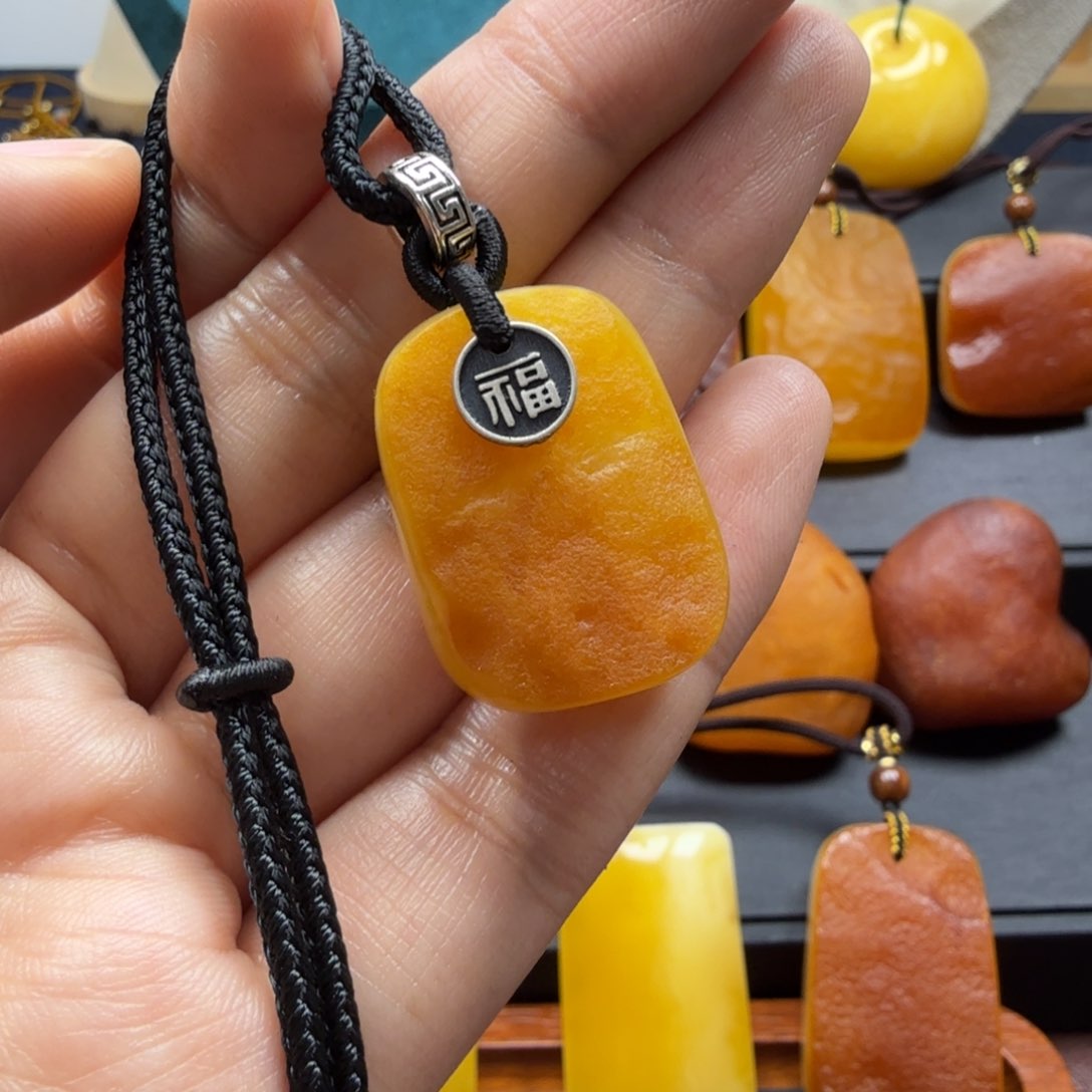 琥珀吊坠(赠链)未镶嵌