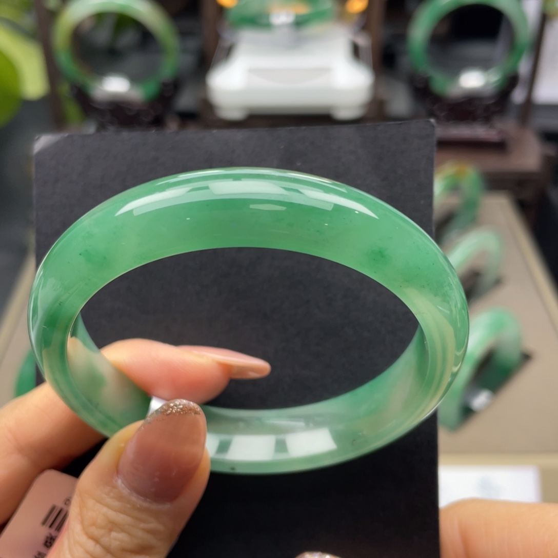 石英质玉（非洲翠）未镶嵌手镯+56.7