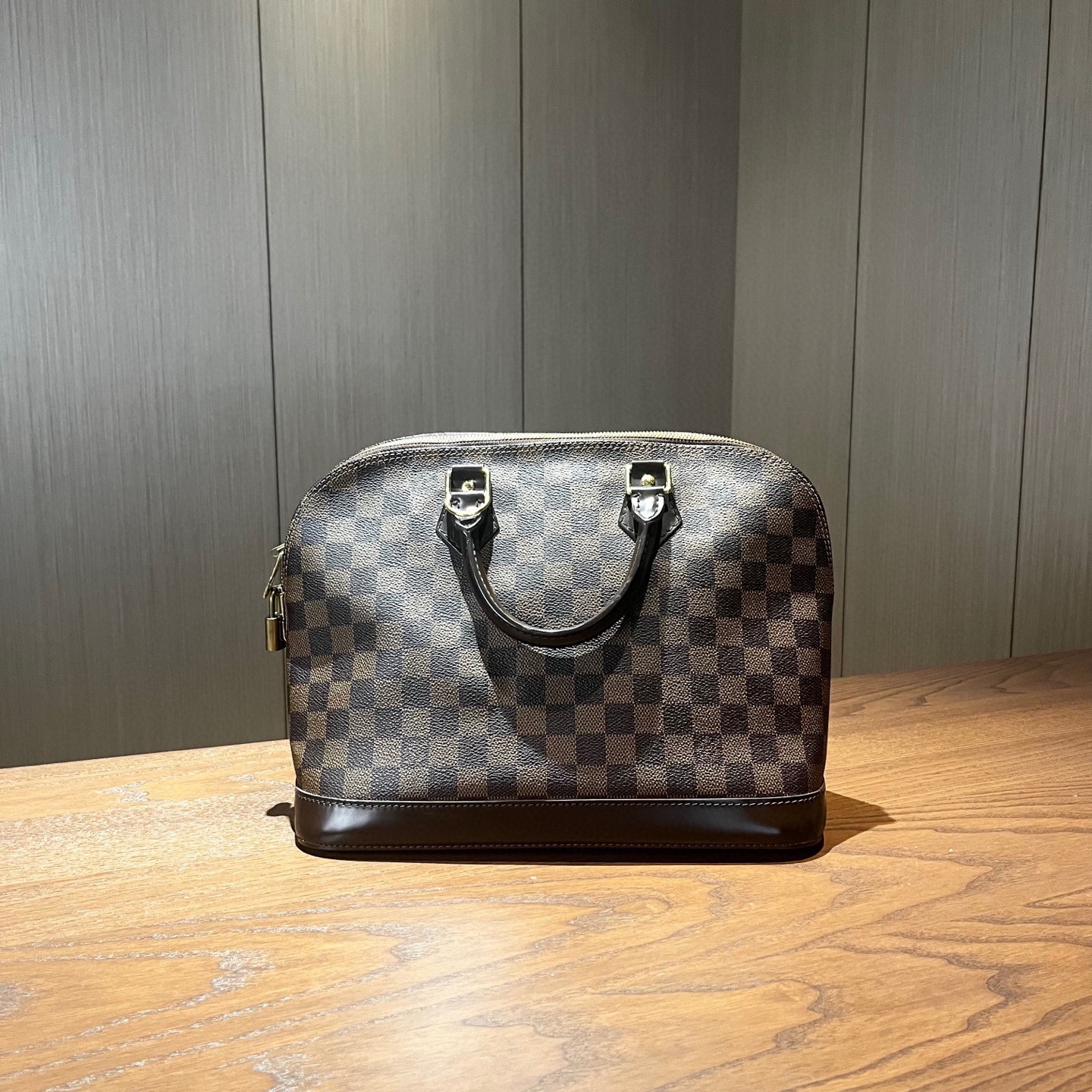 99新 LouisVuitton/路易威登 棕棋盘贝壳包 尺寸30x22 