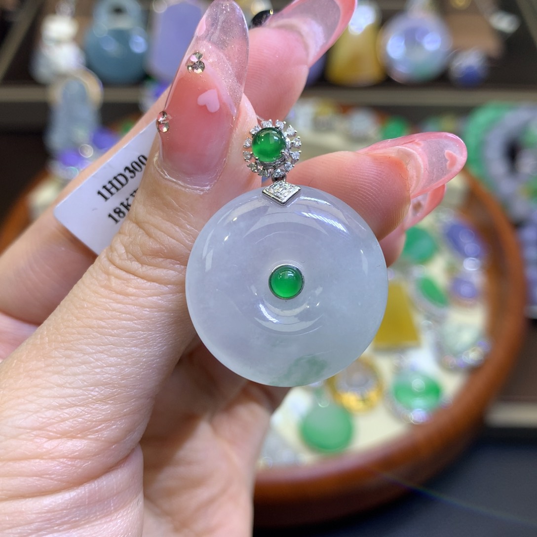 翡翠颈饰18K金镶嵌翡翠