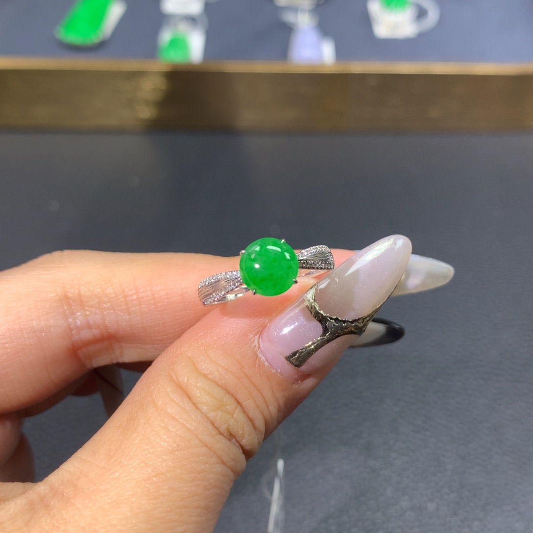 翡翠戒指18K金镶嵌翡翠