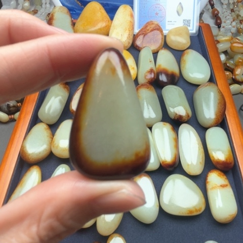 和田玉颈饰未镶嵌