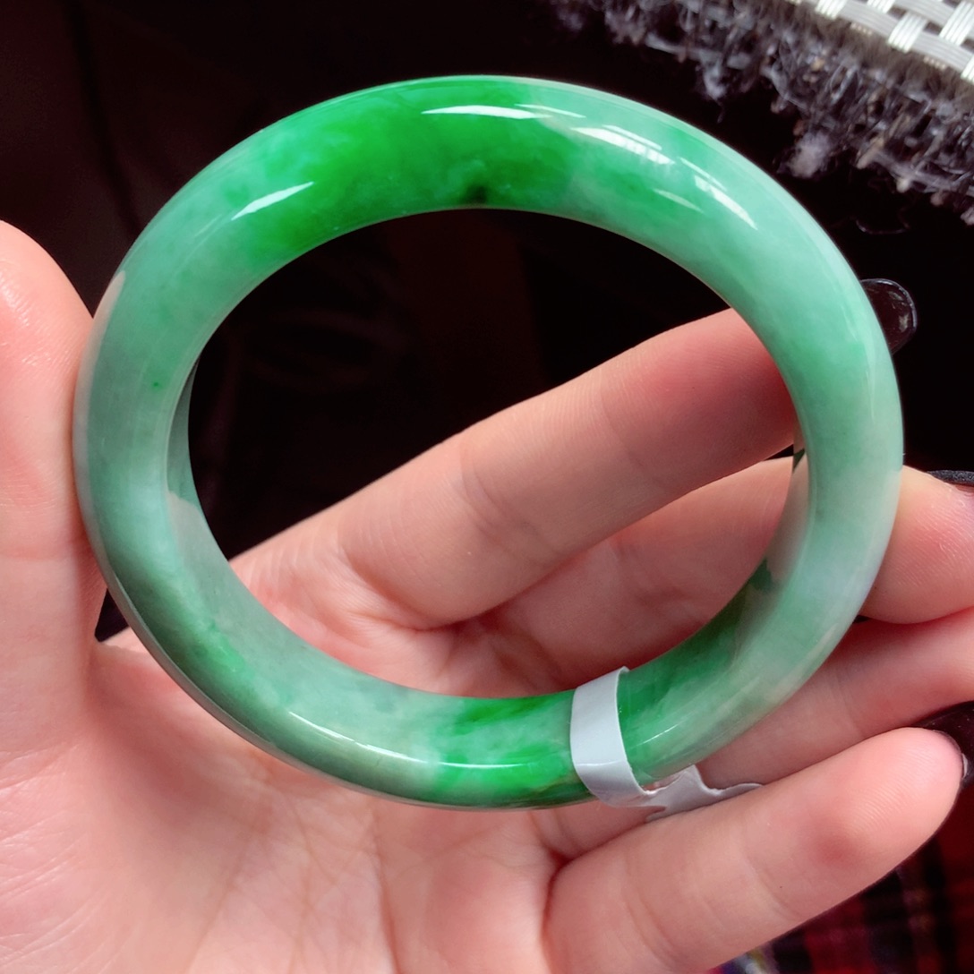 翡翠手镯未镶嵌缅甸