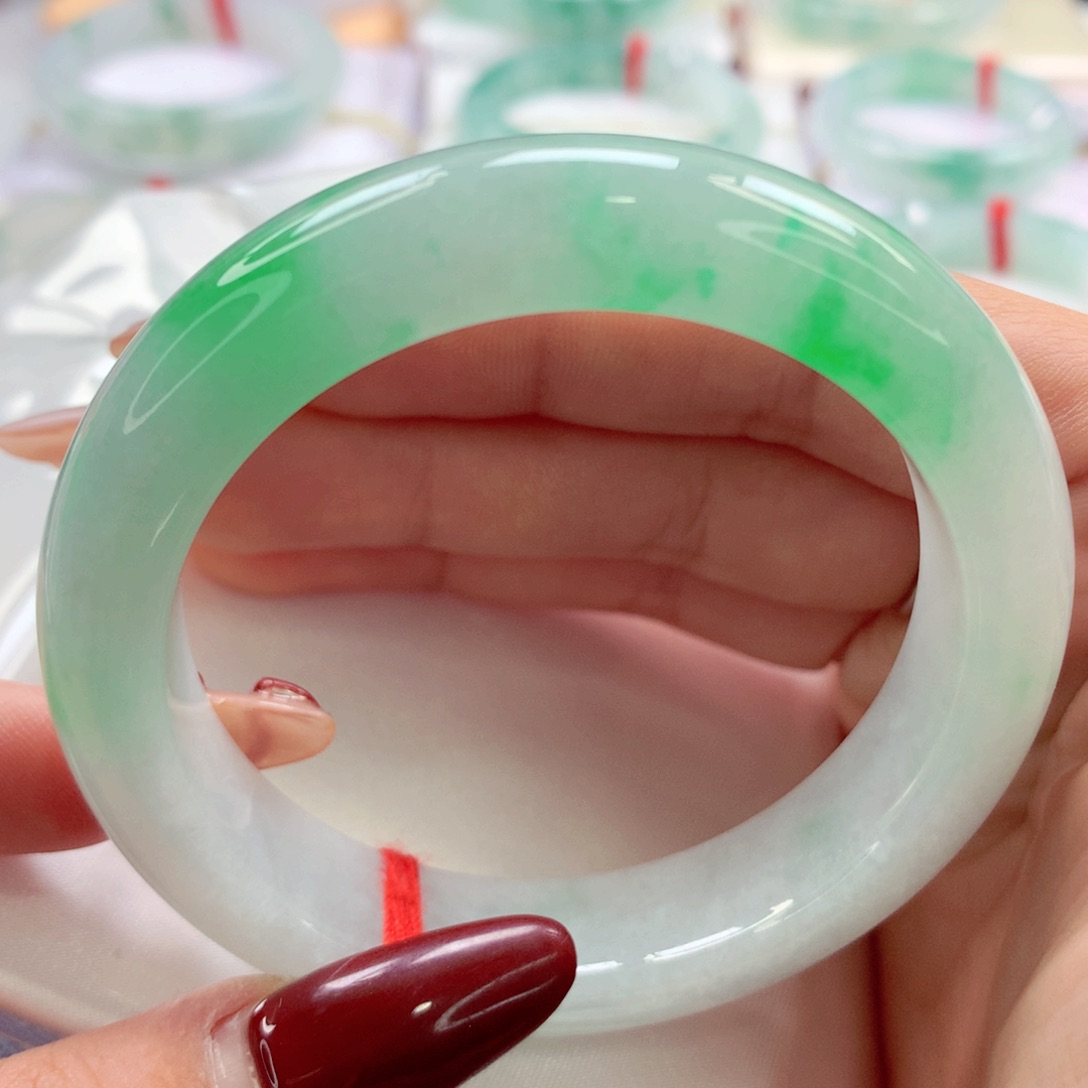 翡翠手镯未镶嵌师妹