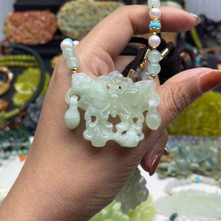 蛇纹石玉未镶嵌颈饰