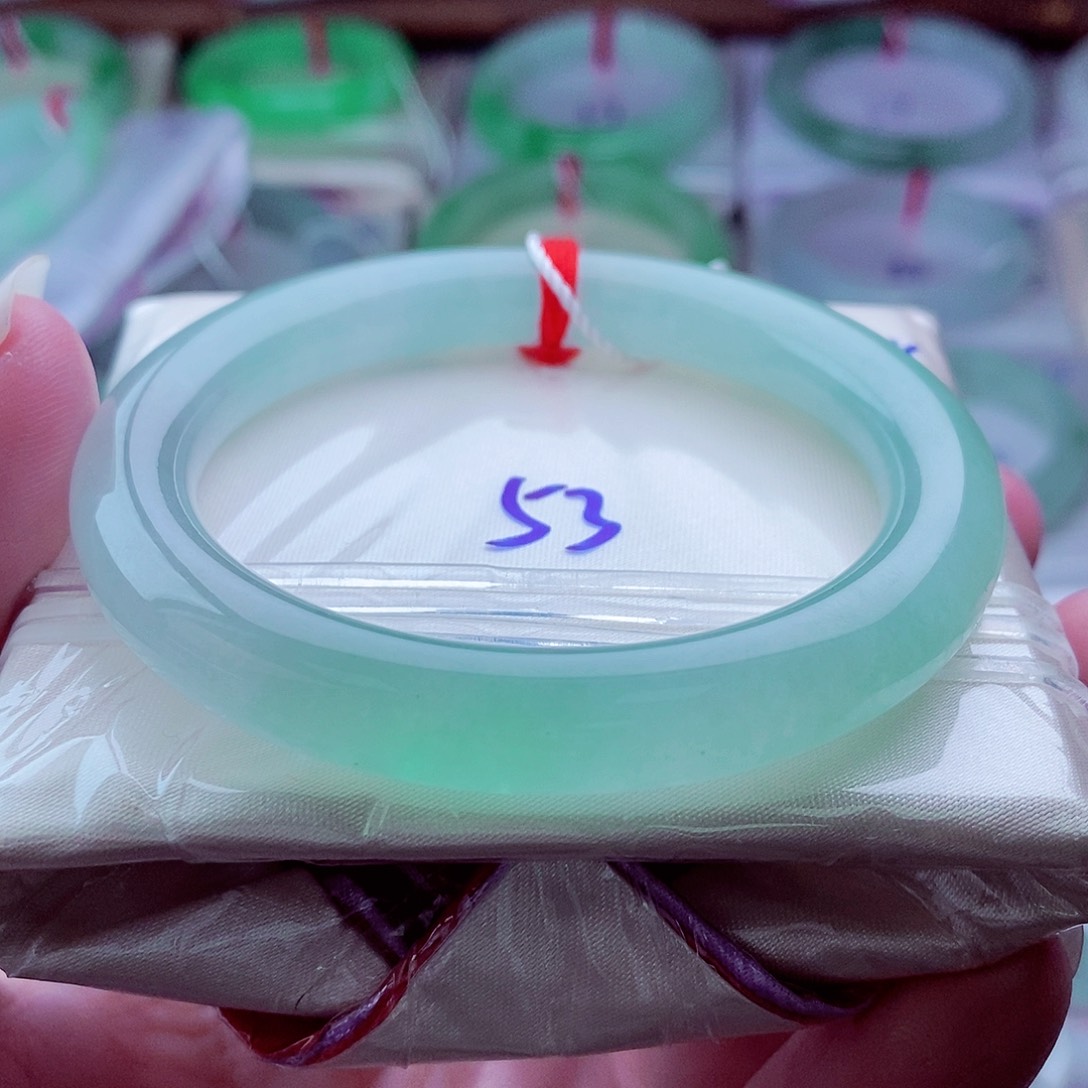 翡翠未镶嵌手镯（圆镯）262甜绿果绿冰透冰胶起光高贵优雅