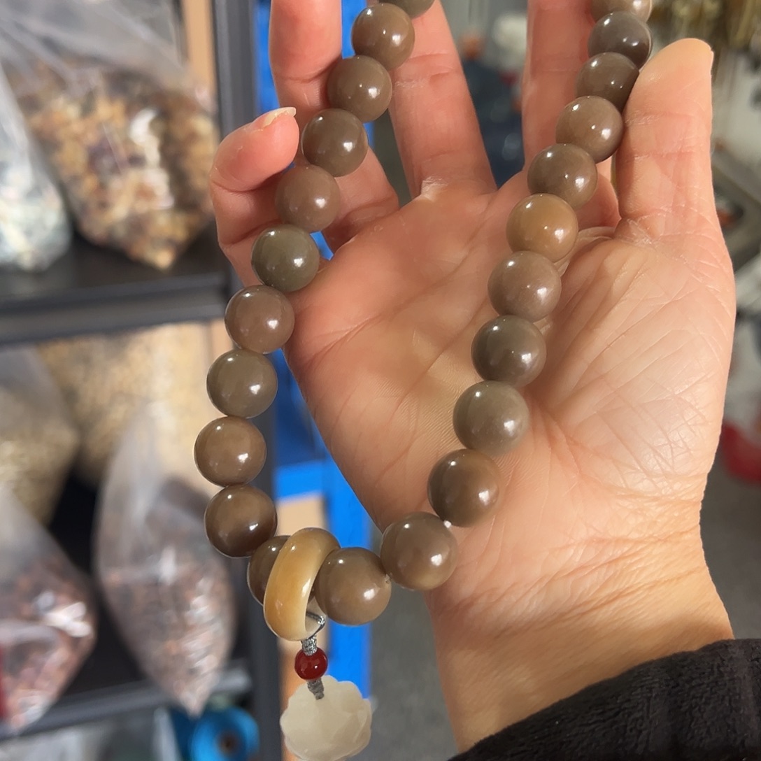 白玉菩提吊坠13卡圆珠