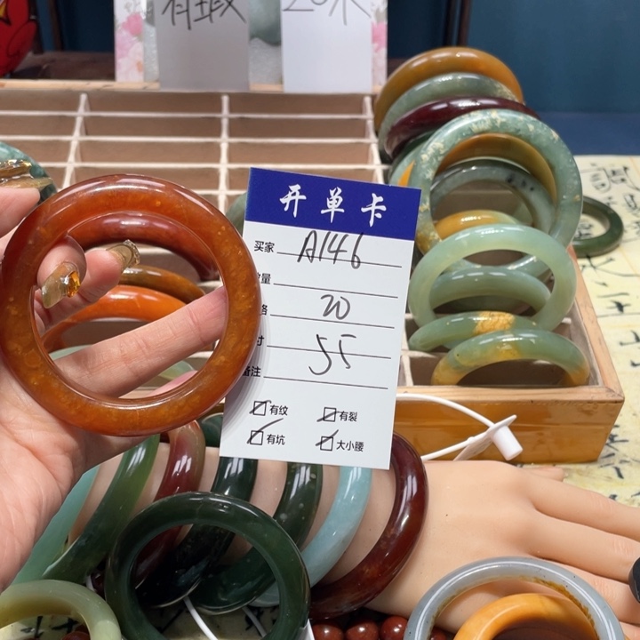 蛇纹石玉手镯未镶嵌樱*