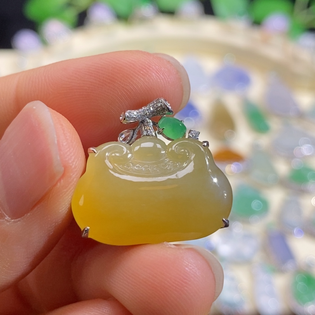 翡翠18K金镶嵌颈饰