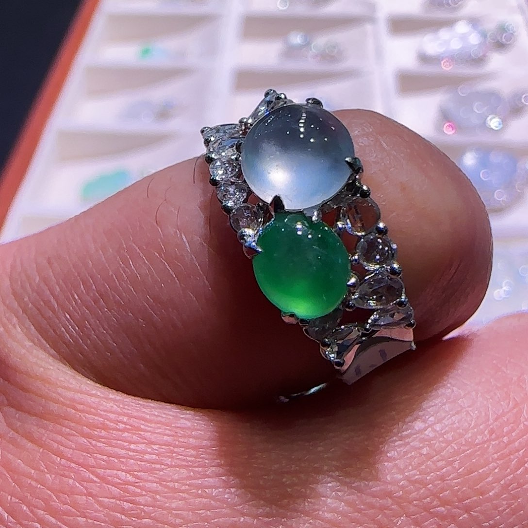 翡翠18K金镶嵌戒指