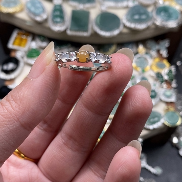 翡翠颈饰未镶嵌翡翠