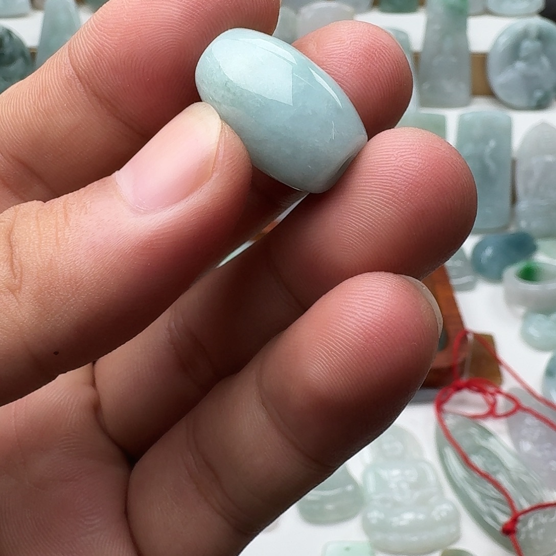 翡翠未镶嵌颈饰08