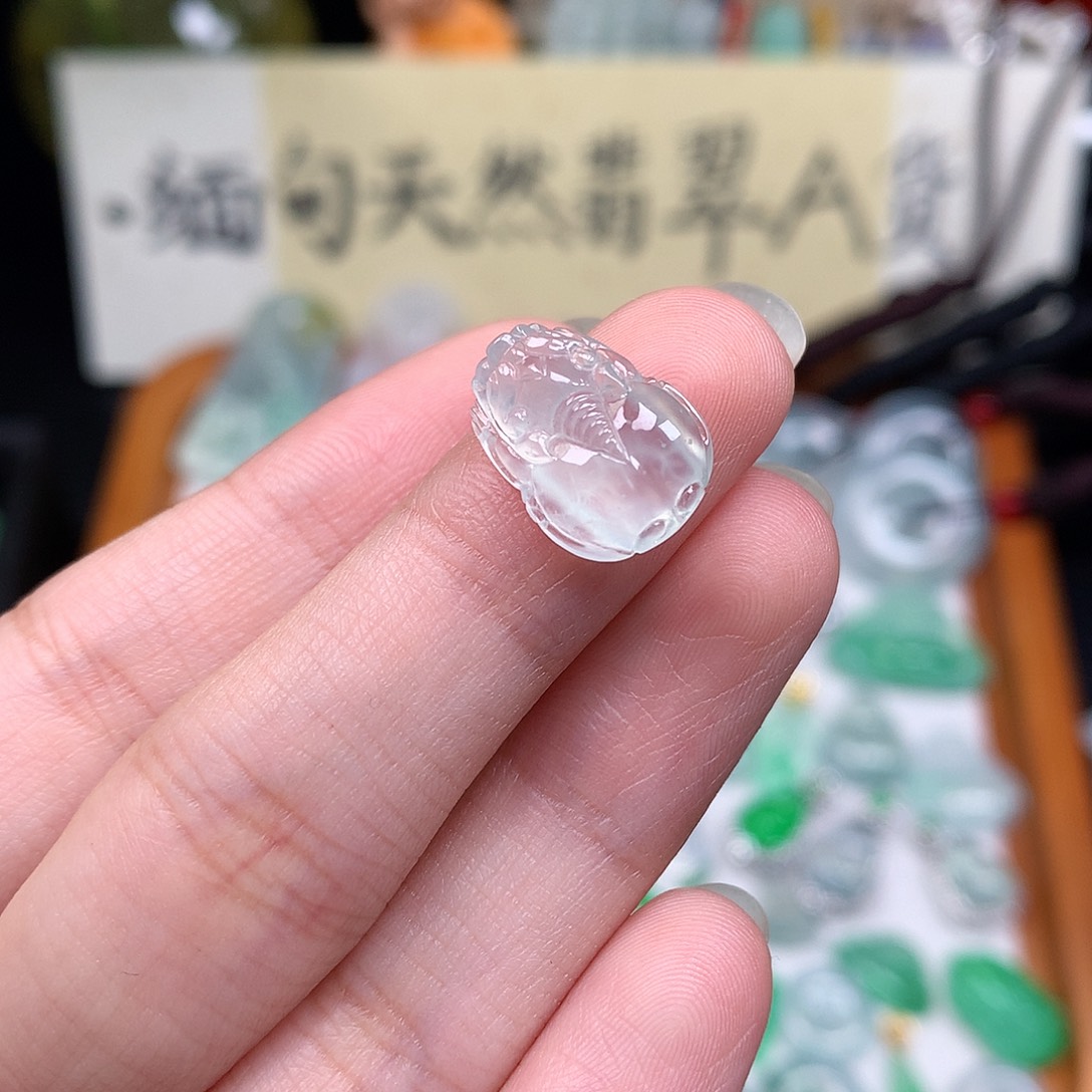 翡翠裸石缅甸天然A货翡翠冰种貔貅