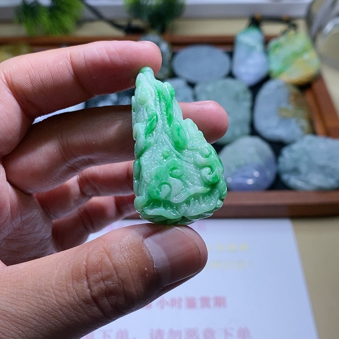 【闪购商品】翡翠颈饰未镶嵌白菜