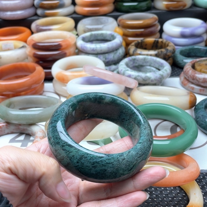 石英岩玉手镯未镶嵌W****o