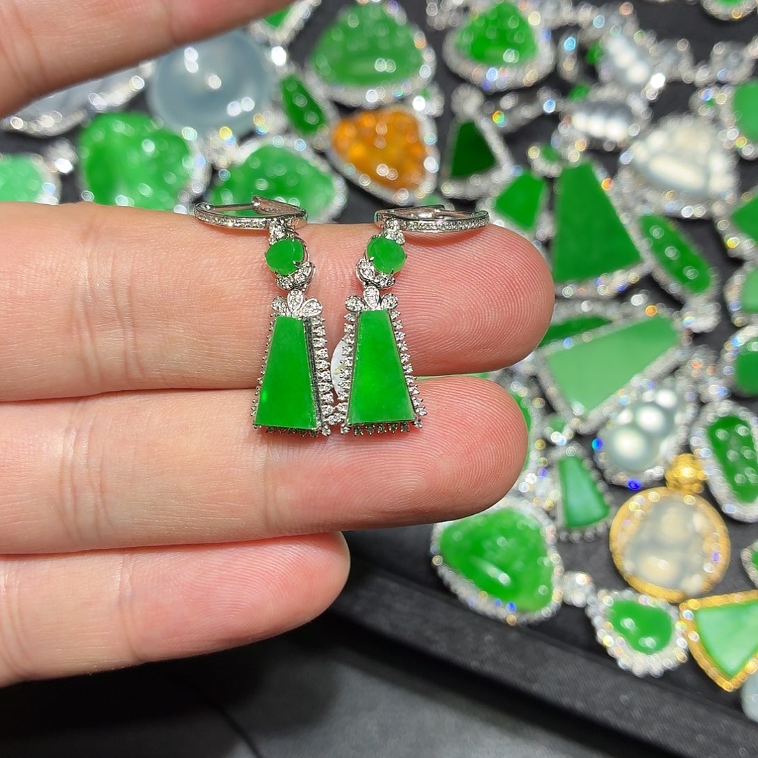 翡翠18K金镶嵌颈饰缅甸A货