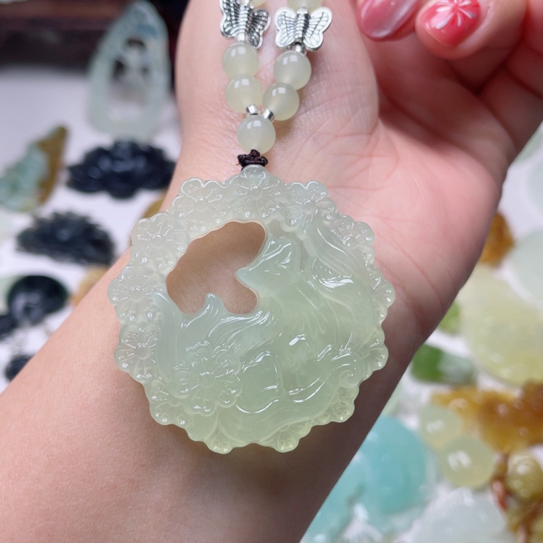 蛇纹石玉颈饰未镶嵌