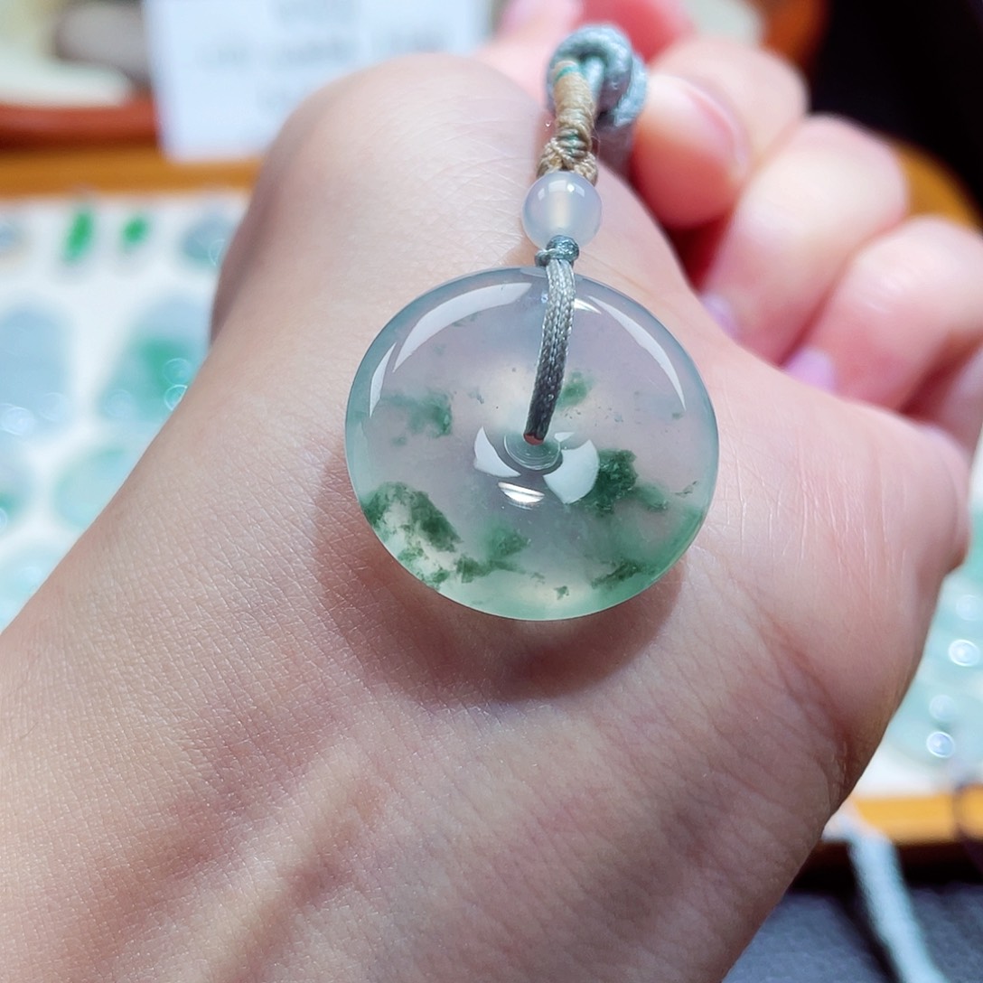 翡翠颈饰未镶嵌扣子