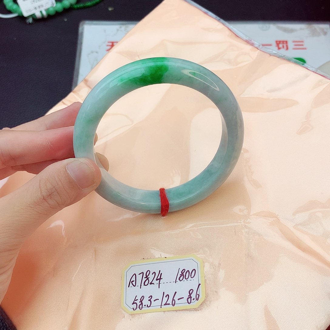 翡翠未镶嵌手镯翡翠