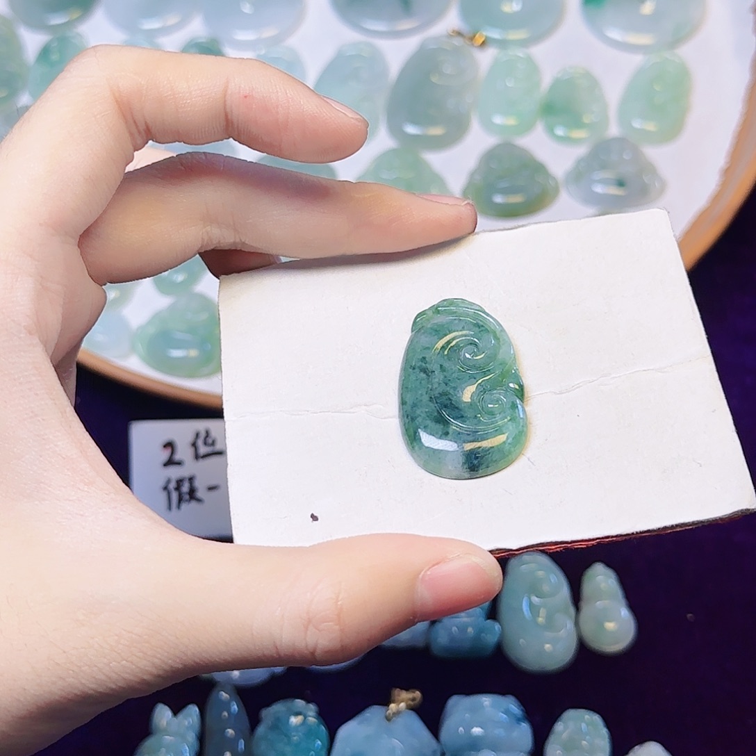 翡翠未镶嵌吊坠(赠链)翡翠