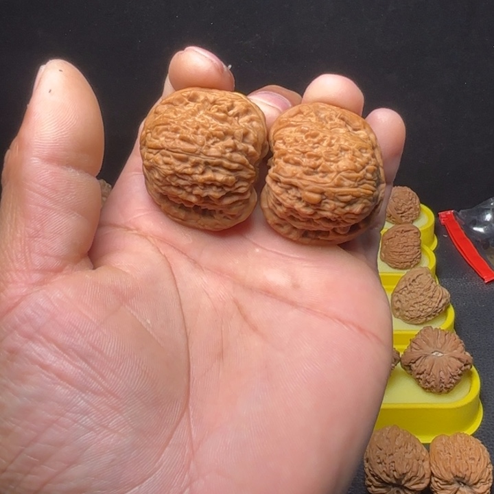 达***啊文玩核桃把件凹底拉丝球疆40尺16