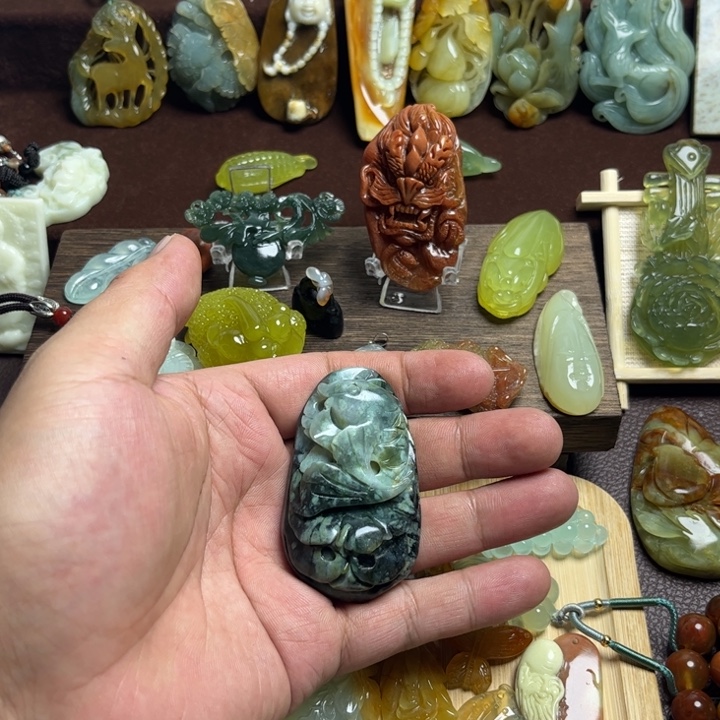 蛇纹石玉合金颈饰