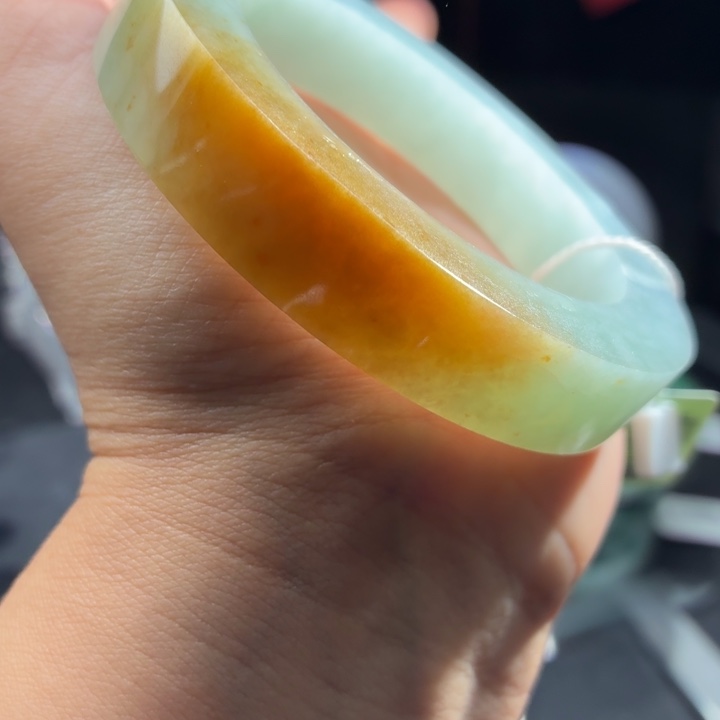 定制翡翠未镶嵌翡翠手镯