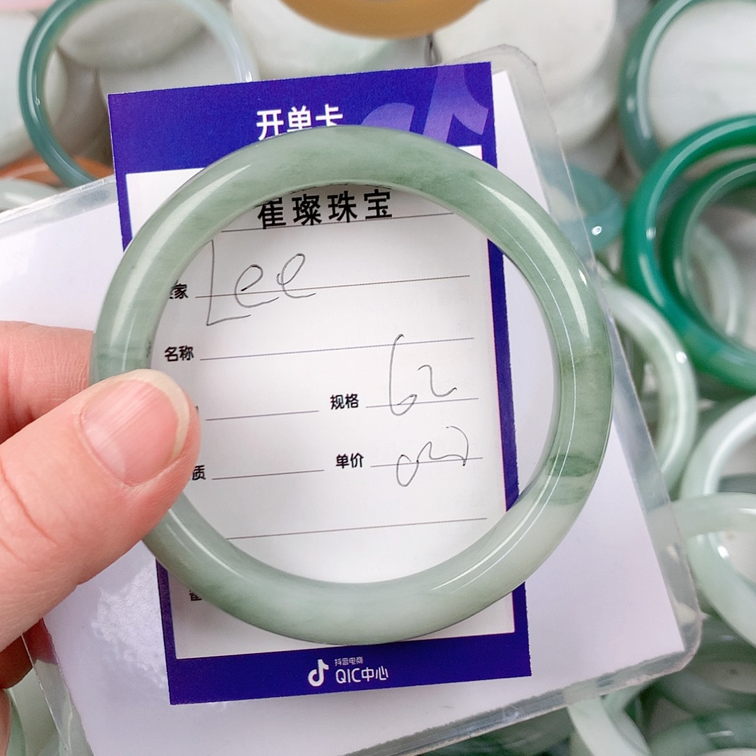 石英质玉手镯未镶嵌L*e