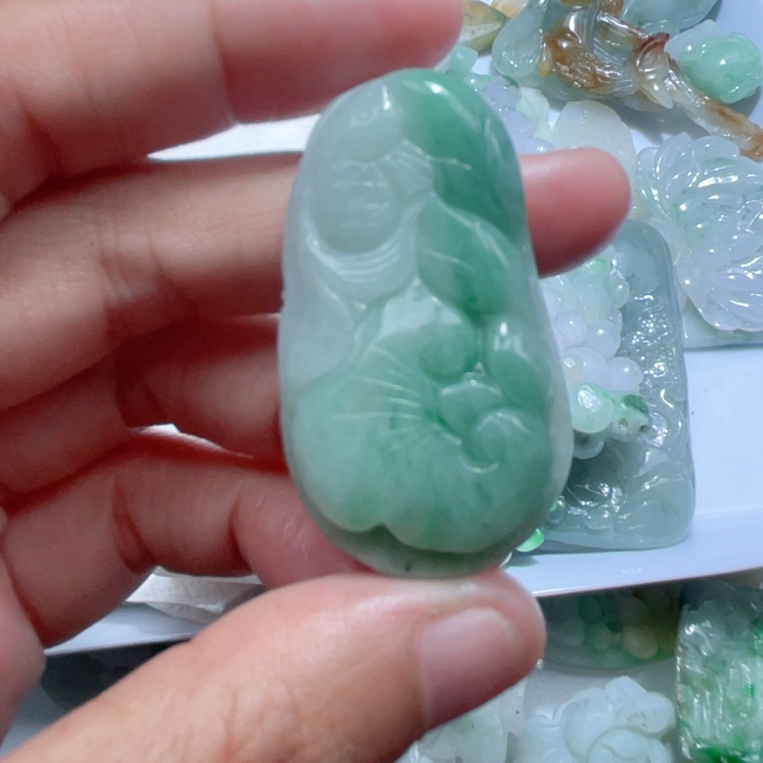 翡翠颈饰未镶嵌翡翠