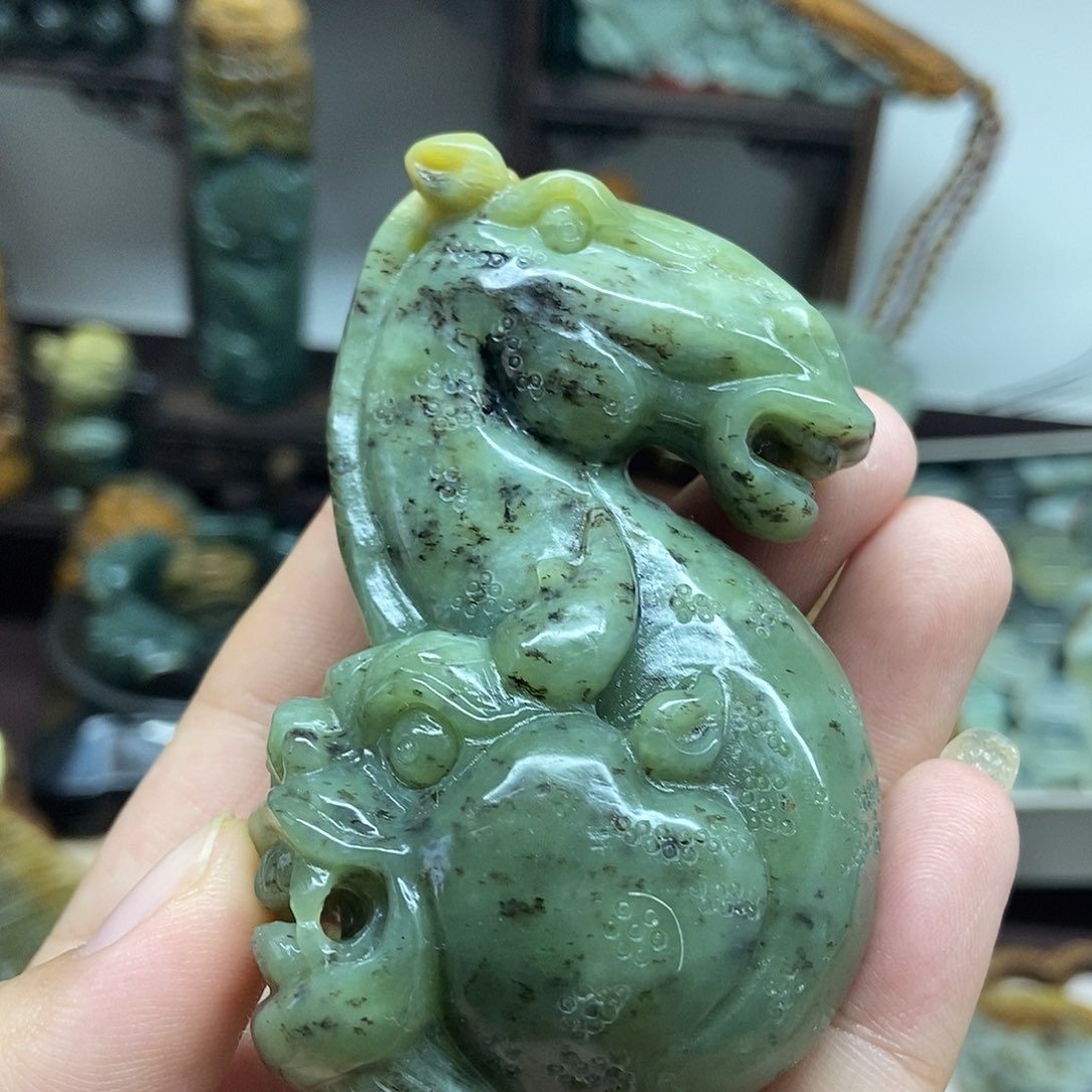 岫岩河磨玉（透闪石质玉）未镶嵌把件