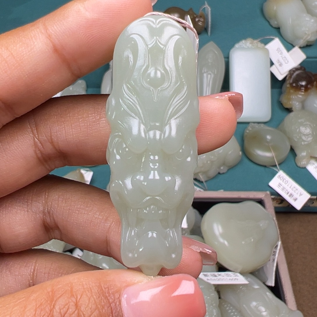 和田玉颈饰未镶嵌