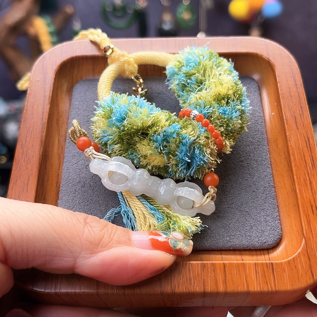 颈饰未镶嵌和田玉飞*