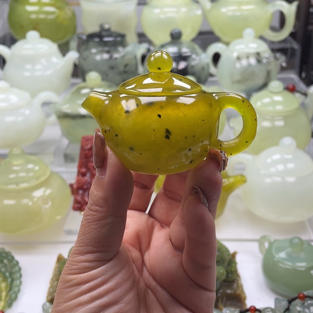 蛇纹石玉未镶嵌壶