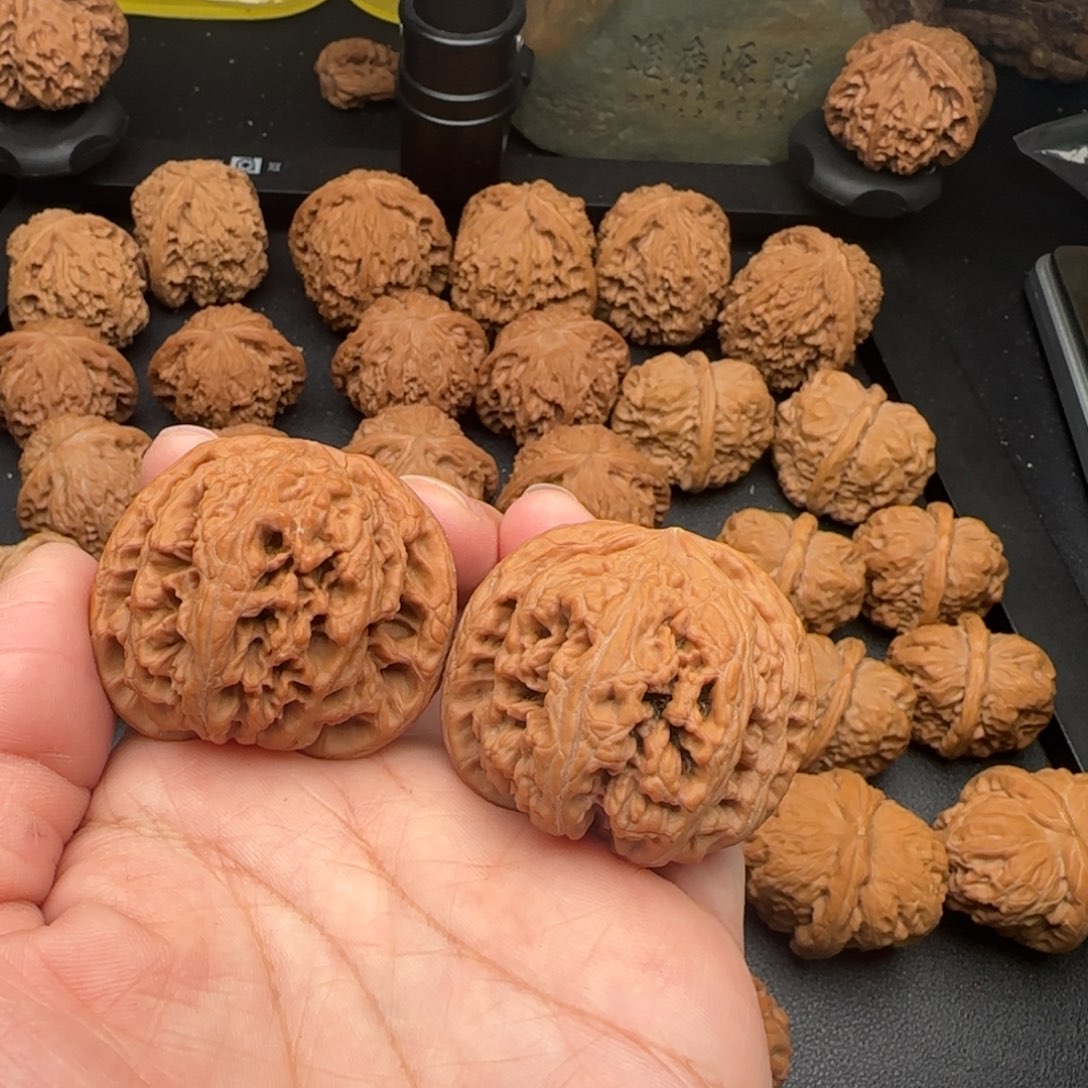43尺虚黄尖粗筋文玩核桃