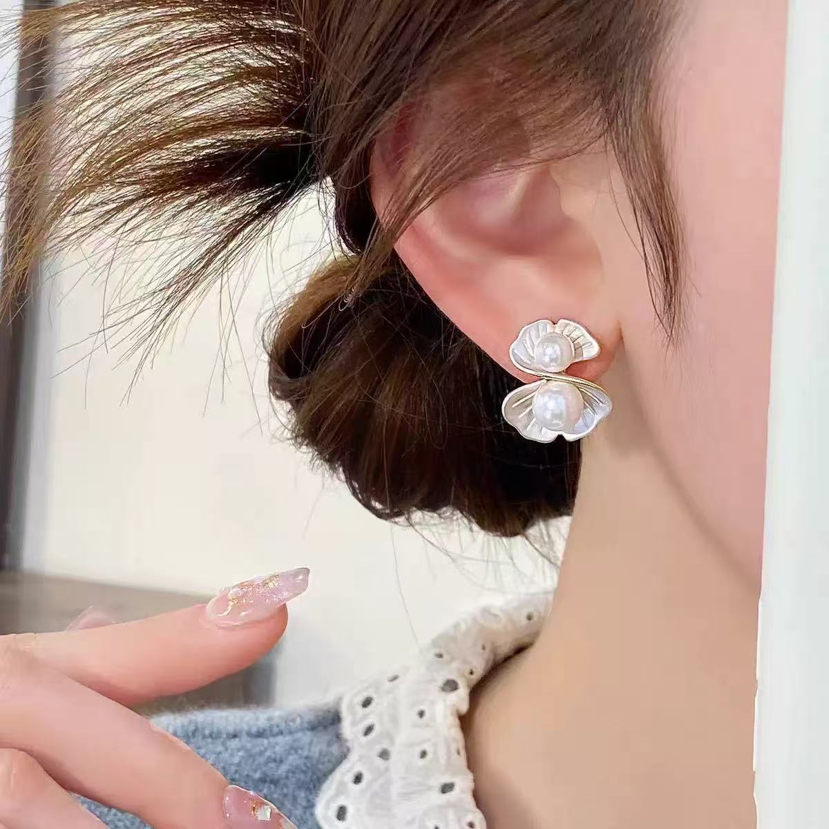 合金耳饰 扇贝珍珠耳环女简约法式复古几何珍珠耳钉小众设计
