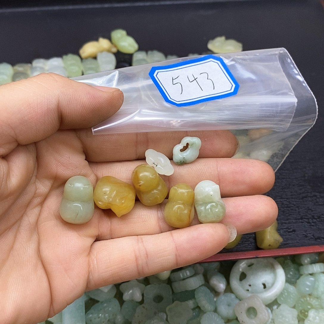 未镶嵌蛇纹石玉吊坠(不含链)不****糕543