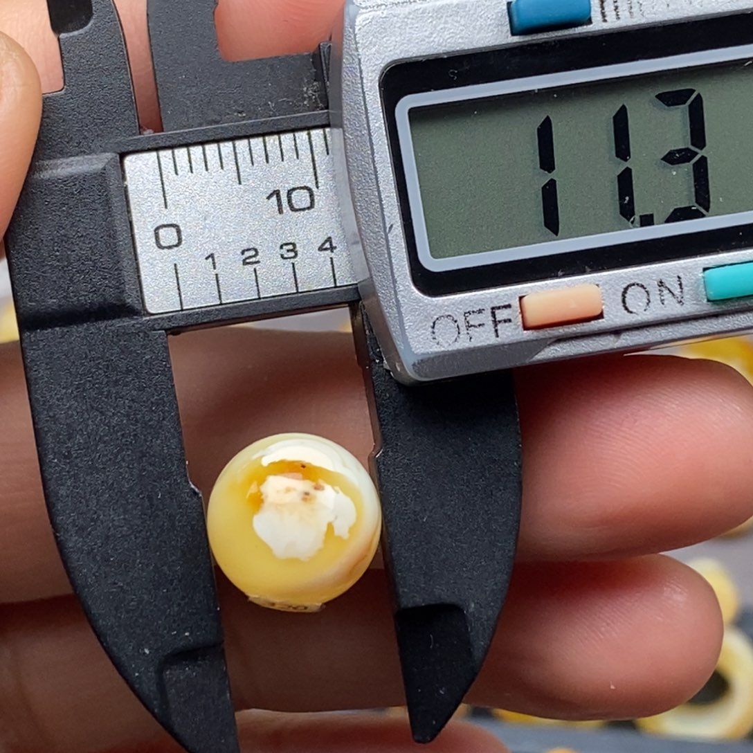 琥珀未镶嵌耳饰圆珠