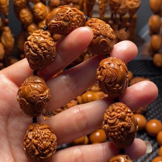 橄榄核吊坠金蟾手串