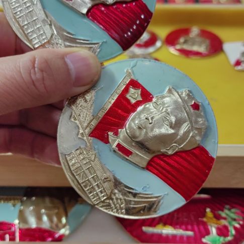 其他普通金属卜*纪念章