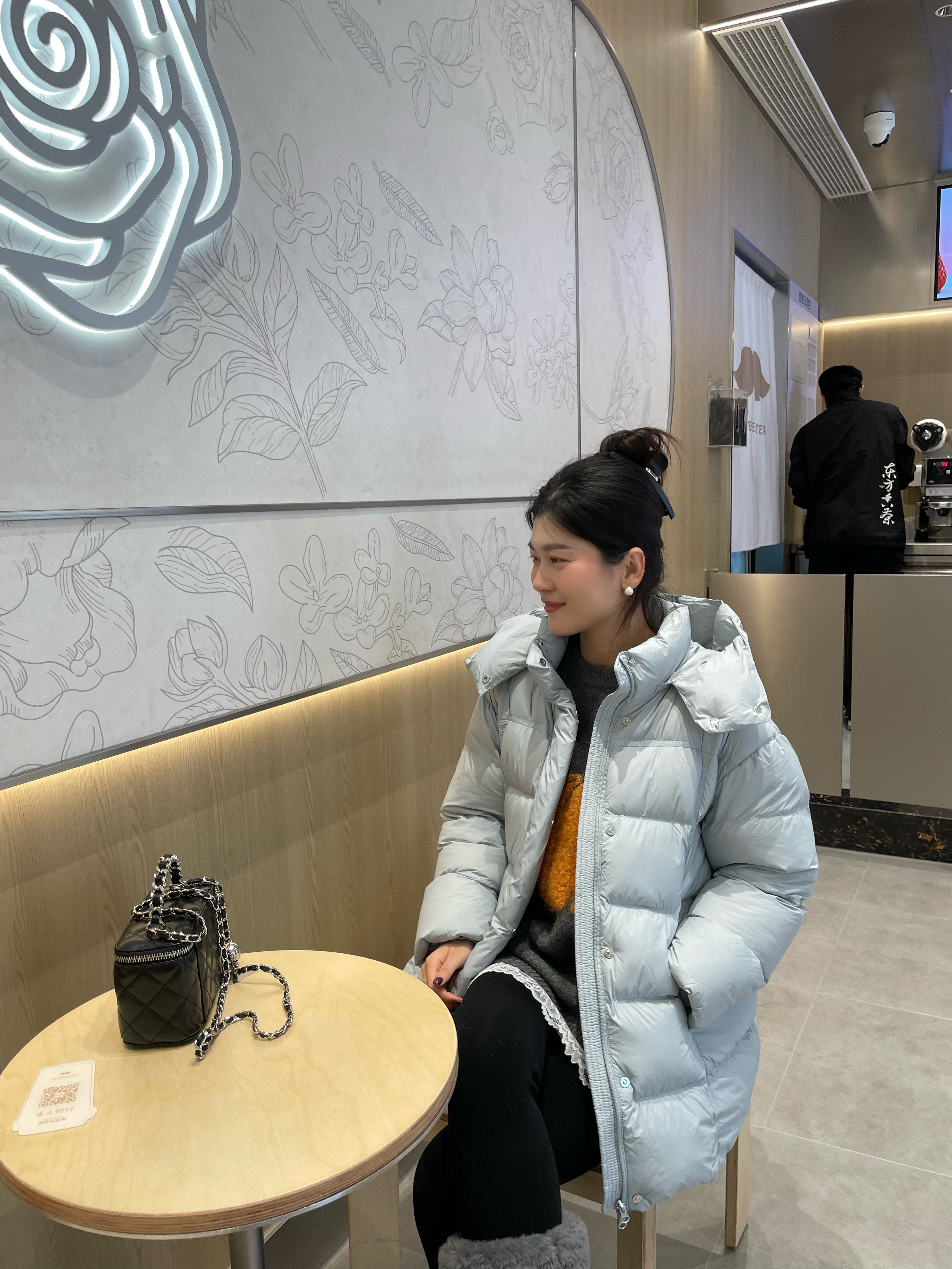 2025冬季新款新国标90白鸭绒云感泡芙连帽中长款羽绒服时尚